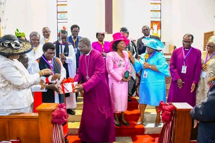 BISHOP ODEDEJI EULOGISED AT THE DIOCESE OF LAGOS SYNOD ......... as Bishop Okupevi bestowed on him Episcopal Award of Excellence 